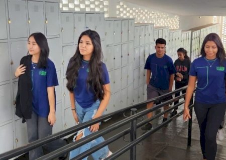 MAIS DE 190 MIL ESTUDANTES DA REE RETORNAM AS AULAS NESTA SEGUNDA-FEIRA