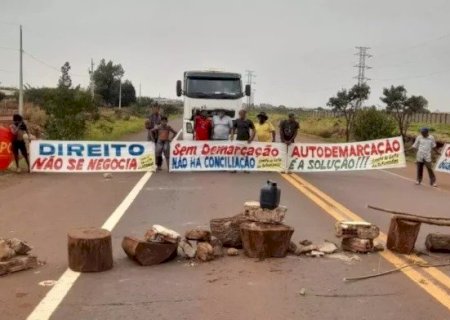 EM DOURADOS INDÍGENAS VOLTAM A BLOQUEAR A MS-156 EM PROTESTO CONTRA O MARCO TEMPORAL