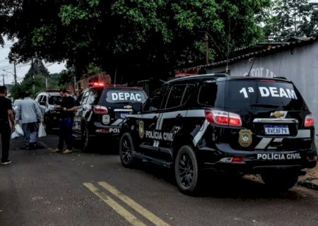 EX-MARIDO INVADE CASA E COLOCA FOGO COM MULHER E BEBÊ DENTRO