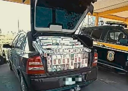 VEÍCULO É ABANDONADO CARREGADO COM 8 MIL MAÇOS DE CIGARRO