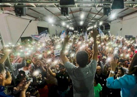 MARÇAL SE EMOCIONA COM PRESENÇA DE GRANDE PÚBLICO EM ENCONTRO DA CAMPANHA