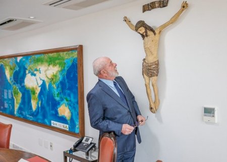 LULA SANCIONA LEIS DO DIA DO PASTOR E DA PASTORA E DE PROTEÇÃO A EXPRESSÕES CRISTÃS