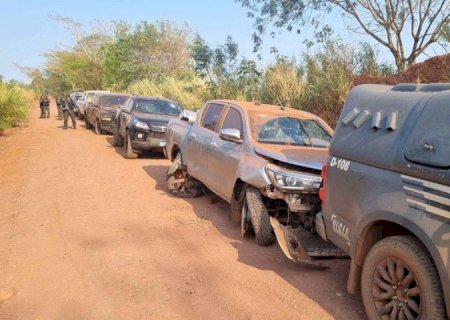 COMBOIO DE CAMINHONETES COM MAIS DE 6 TONELADAS DE DROGAS É INTERCEPTADO NA FRONTEIRA