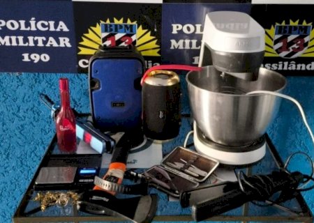 POLÍCIA RECUPERA PRODUTOS FURTADOS E PRENDE TRÊS INDIVÍDUOS POR TRÁFICO DE DROGAS E RECEPTAÇÃO