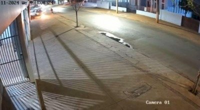 HOMEM ATEIA FOGO EM MOTO QUE ESTAVA EM FRENTE A SUPERMERCADO DE DOURADOS