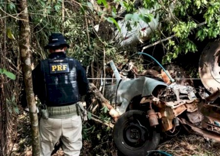 ADOLESCENTE QUE CONDUZIA VEÍCULO MORRE APÓS BATER DE FRENTE COM CAMINHÃO