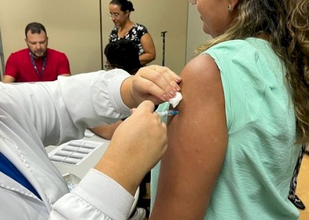 AUMENTO DE CASOS DE COVID-19 EM MS DESTACA URGÊNCIA NA VACINAÇÃO