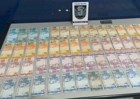 JOVEM É PRESA APÓS POLÍCIA FECHAR PONTO DE VENDA DE DROGAS