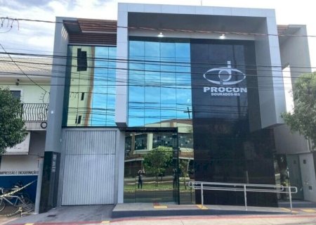 CLIENTES ENFRENTAM FILAS E DEMORA EM AGÊNCIAS BANCÁRIAS; PROCON É ACIONADO