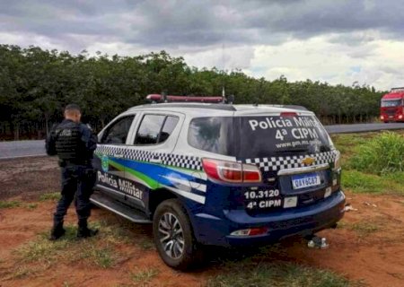 JOVEM É PRESO APÓS AGREDIR A PRÓPRIA MÃE COM GOLPES DE VASSOURA