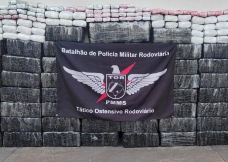 POLÍCIA APREENDE MAIS DE UMA TONELADA DE MACONHA NA FRONTEIRA