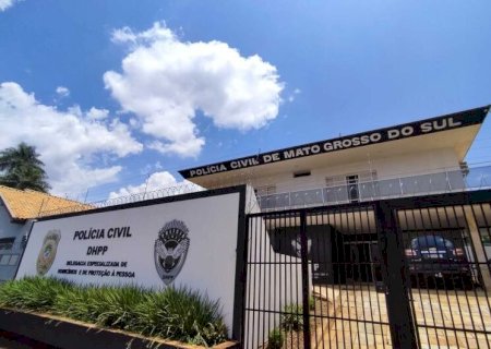 MULHER É PRESA APÓS TENTAR MATAR EX-NAMORADO E ATUAL COMPANHEIRA DELE A FACADAS