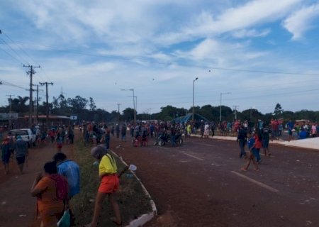 INDÍGENAS RECUSAM PROPOSTA E AGUARDAM SECRETÁRIA DE CIDADANIA EM DOURADOS