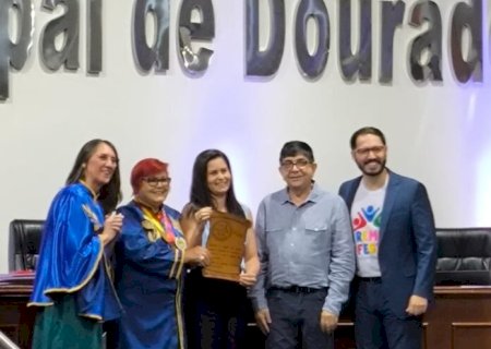 PRÊMIO ANTONIETA DE BARROS É ENTREGUE AOS VENCEDORES PELA ALBD