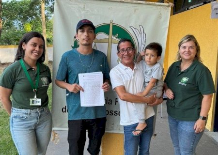 PAI ADOTIVO RECONHECE DIREITO LEGAL DE PATERNIDADE