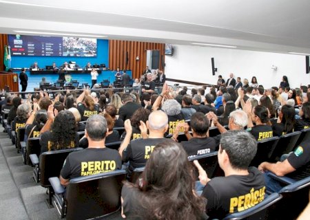RECONHECIMENTO PROFISSIONAL:                                                                                                                                                                 AGORA É LEI E MS PASSA TER PERITOS OFICIAIS FORENSES PAPILOSCOPIST