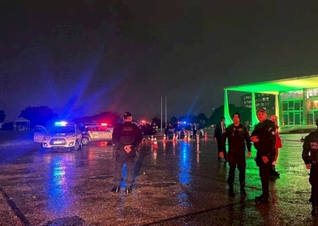 CARRO EXPLODE NA PRAÇA DOS 3 PODERES, UMA PESSOA É ACHADA MORTA