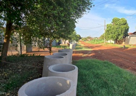 OBRAS DE ASFALTO NO ALTOS DO INDAIÁ PARAM APÓS ELEIÇÕES E PREOCUPA MORADORES