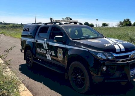 MULHER É FLAGRADA COMERCIALIZANDO DROGAS NA PRÓPRIA RESIDÊNCIA