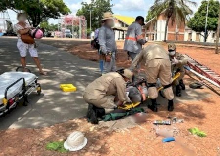 TRABALHADOR CAI DE 7 METROS DE ALTURA ENQUANTO REALIZAVA MANUTENÇÃO EM POSTE