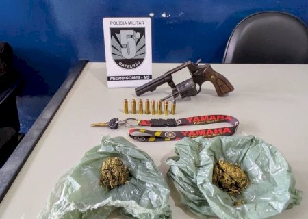 JOVENS SÃO DETIDOS POR POSSE IRREGULAR DE ARMA E DROGA