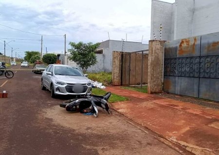ALEGANDO MEDO E VINGANÇA, ENVOLVIDO EM ASSASSINATO SE APRESENTA NA DELEGACIA