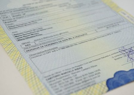VOLTA AO SENADO PROJETO QUE FACILITA CORRIGIR NOMES DE PAIS EM CERTIDÕES