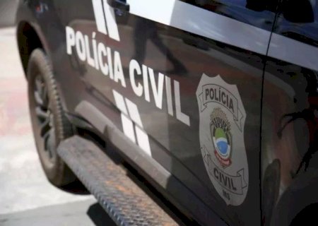 ADOLESCENTE DESMAIA NAMORADA APÓS BATER CABEÇA DELA NA PAREDE