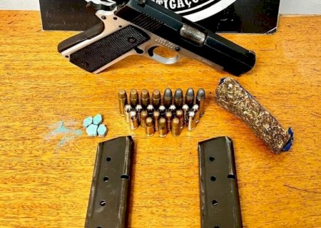 HOMEM É PRESO AO SER FLAGRADO PORTANDO ARMA DE FOGO, MUNIÇÕES E DROGAS