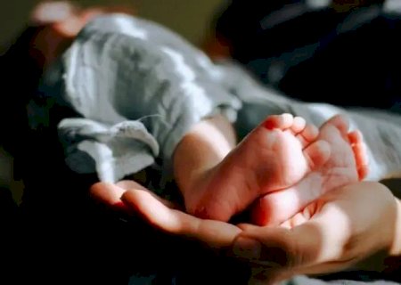 BEBÊ É LEVADO À UPA COM FEBRE E MORRE APÓS PARADA CARDÍACA; FAMÍLIA CONTESTA