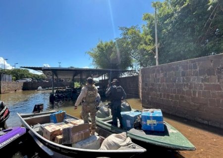 AÇÃO CONJUNTA NA DIVISA ENTRE PR E MS APREENDE CONTRABANDO EM EMBARCAÇÃO