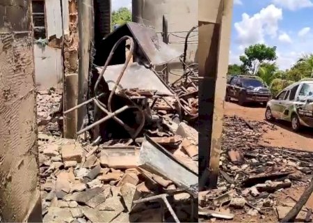 CASA FICOU DESTRUÍDA EM INCÊNDIO QUE MATOU MORADOR EM SIDROLÂNDIA