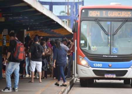 ADRIANE CUMPRE DECISÃO JUDICIAL E TARIFA DE ÔNIBUS VAI A R$ 4,95 NA CAPITAL