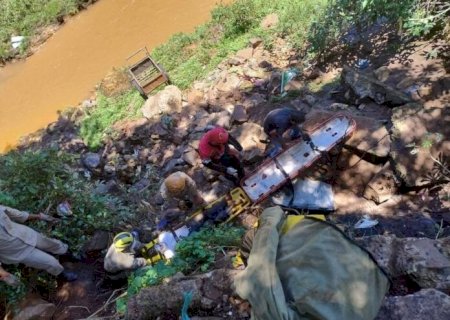 CATADOR DE RECICLAGEM SOFRE ACIDENTE AO CAIR DE PRECIPÍCIO DE 6 METROS
