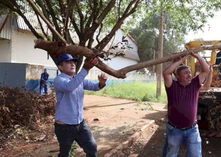 MUTIRÃO UNE SECRETARIAS MUNICIPAIS PARA LIMPAR E REVITALIZAR POSTOS DE SAÚDE
