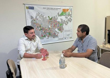 VEREADOR EDSON SOUZA VISITA SECRETÁRIO DE SAÚDE E APRESENTA DEMANDAS DA POPULAÇÃO