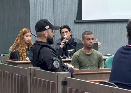RÉU POR MATAR RAPAZ A TIROS EM FRENTE DE CASA É CONDENADO A 13 ANOS