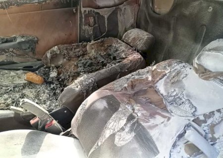 EM DOURADOS, VEÍCULO APREENDIDO COM DROGAS É INCENDIADO PRÓXIMO A DEPAC E ENVOLVIDOS IDENTIFICADOS