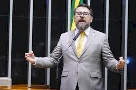 POLLON NÃO TIRA O C*R4LH0 DA BOCA E LEVA INVERTIDA NA TRIBUNA