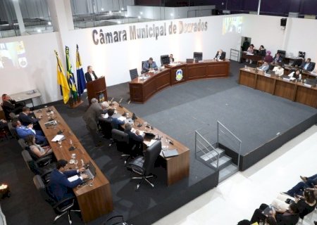 NA PRIMEIRA SESSÃO DO ANO, CÂMARA DE DOURADOS DEFINE NOMES DAS COMISSÕES PERMANENTES