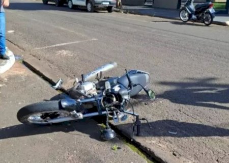 JOVEM PERDE CONTROLE DA MOTO E MORRE APÓS COLISÃO COM ÁRVORE