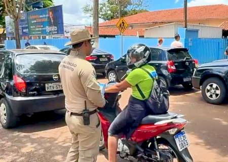 PREFEITURA E AGETRAN AMPLIAM AÇÕES DE TRÂNSITO PRÓXIMO ÀS ESCOLAS