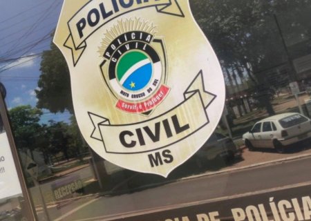 IDOSO TEM CELULARES FURTADOS POR MULHER QUE USAVA TORNOZELEIRA E CONHECEU EM BAR