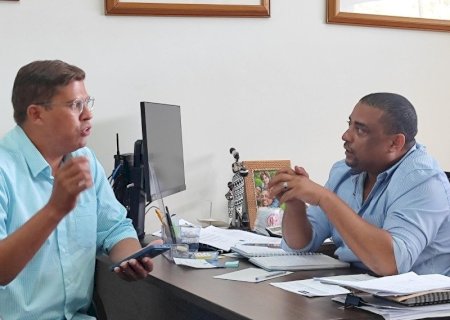 DILL SE REÚNE COM SECRETÁRIO E PEDE CONSTRUÇÃO DE ESCOLAS PARA TRÊS BAIRROS