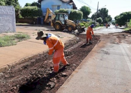 SERVIÇOS DE TAPA-BURACO ATENDEM EM QUATRO FRENTES EM DOURADOS