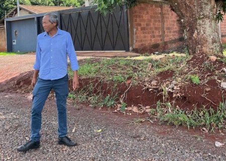 ISHY QUESTIONA PARALISAÇÃO DAS OBRAS DE ASFALTO NO ALTOS DO INDAIÁ