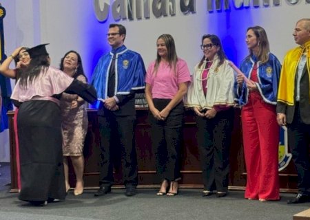 ANA PAULA PRESTIGIA FORMATURA DO PROGRAMA MULHERES MIL DO IFMS