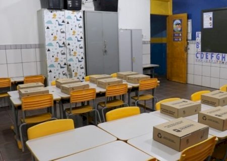 EM DOURADOS, PREFEITURA RECEBE MAIS DE 30 MIL ALUNOS E ENTREGA KITS ESCOLARES NA SEGUNDA-FEIRA