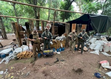 FORÇA-TAREFA DESTRÓI ACAMPAMENTOS DO TRÁFICO PRÓXIMO À FRONTEIRA