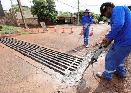 PREFEITURA DE DOURADOS FAZ REPAROS EM BOCAS DE DRAGÃO QUE INCOMODAVAM MORADORES